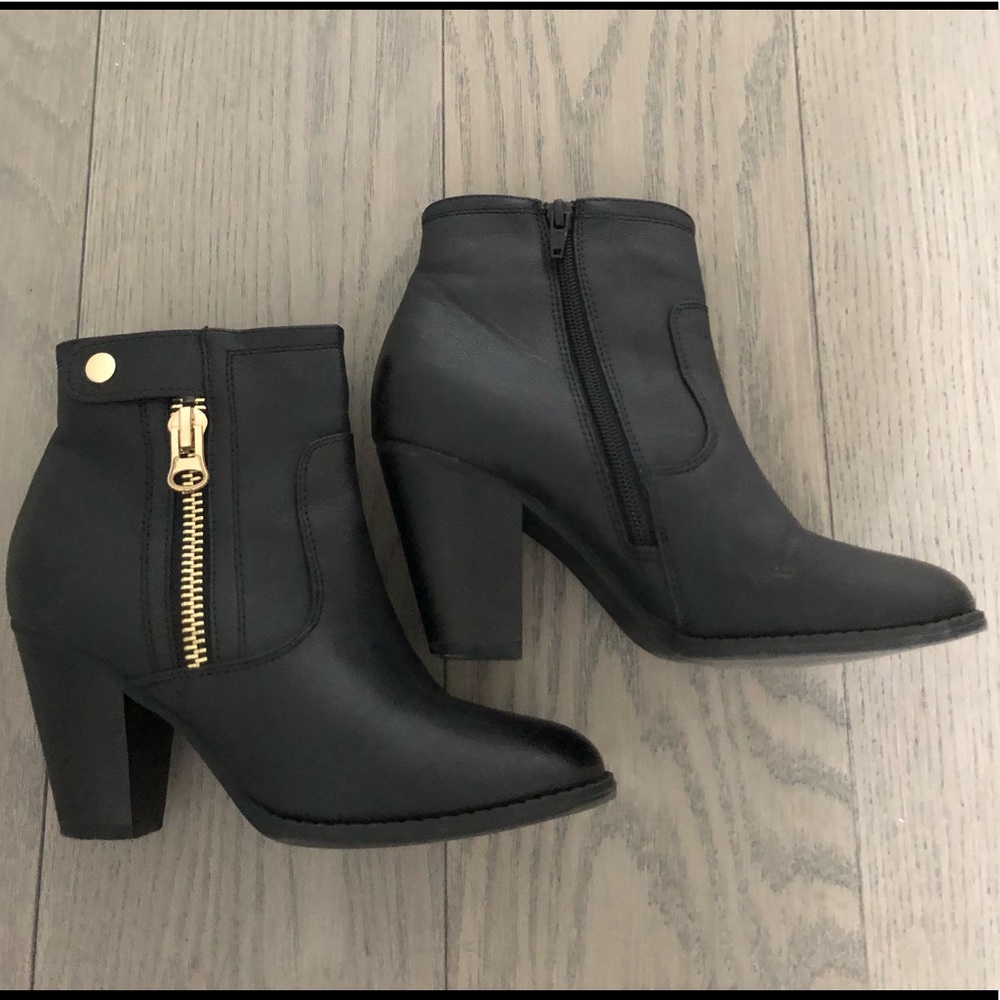 ❌SOLD❌Apt 9 Black Booties in a size 7